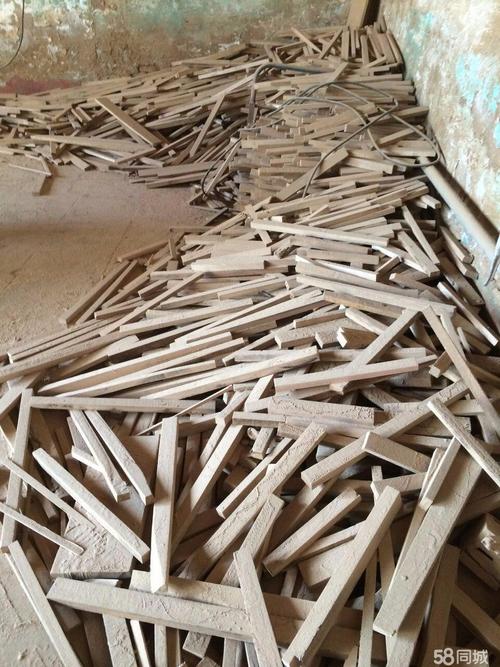 北京家具厂转行处理一批废木块 木板 劈柴 旧木头 小木块等木材